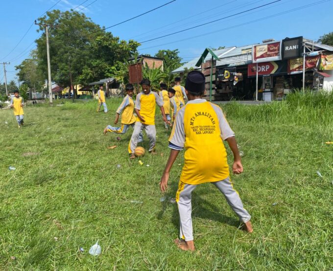 Sambut Pasca Ujian, MTs Amaliyah Tanjung Tiga Gelar Pekan Semester Genap Lewat Ajang Sepak Bola dan Kasti